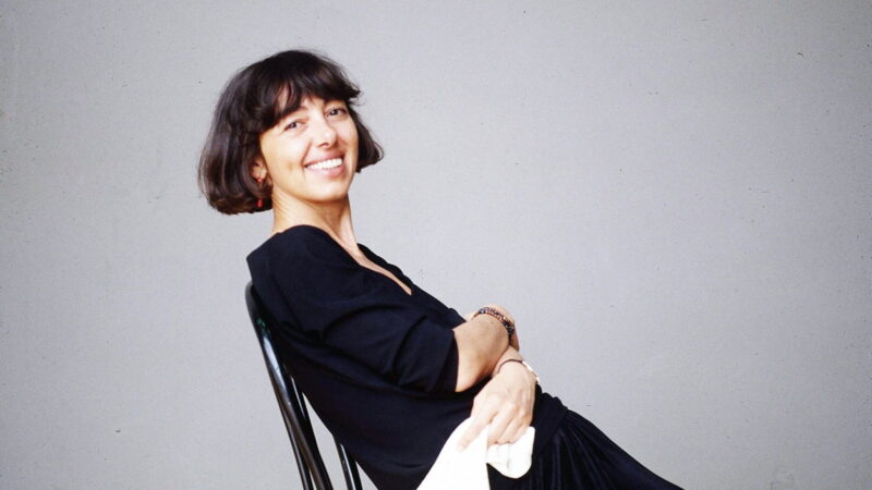 foto di annamaria testa seduta